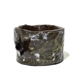 なでる子・座るおじいちゃん