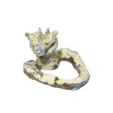 2匹の犬は噛み合う