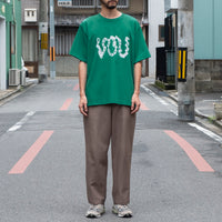 VOU CHAIN LOGO TEE (GREEN × WHITE)